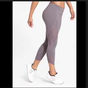 Athleta Aura Sonar Capri Silver Bells Leggings
